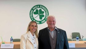V obvodu Cheb do senátních voleb kandiduje manželka krále kasin Tsoukernika Sandra