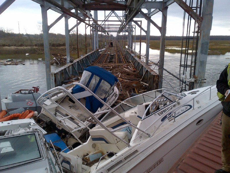 Sandy unášela lodě i čluny