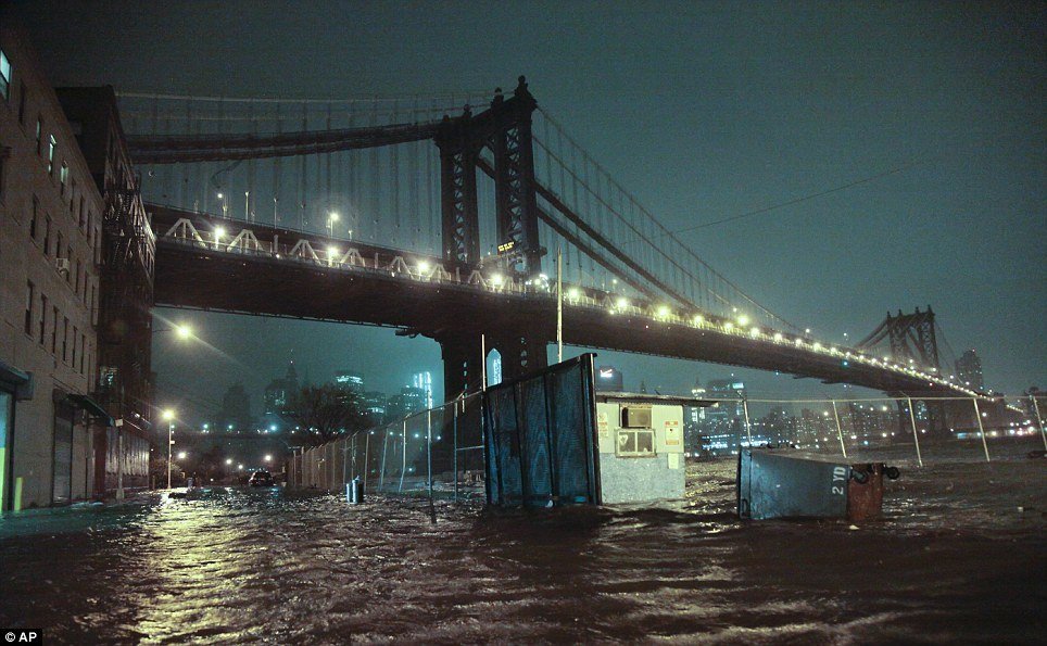 Pohled na Manhattan Bridge