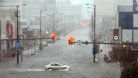 Do amerických ulic dorazila vlivem hurikánu Sandy velká voda