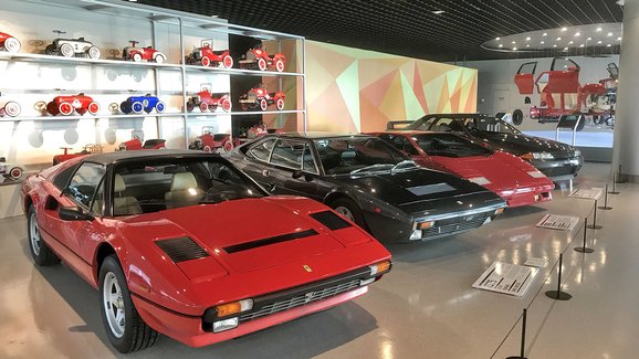 Navštívili jsme muzeum aut v Šanghaji: Pěkné kousky, kterých by mělo být ještě víc
