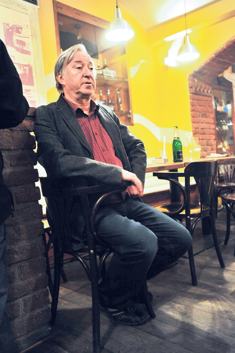 Jiří Lábus odpočíval u baru mezi dvěma záběry