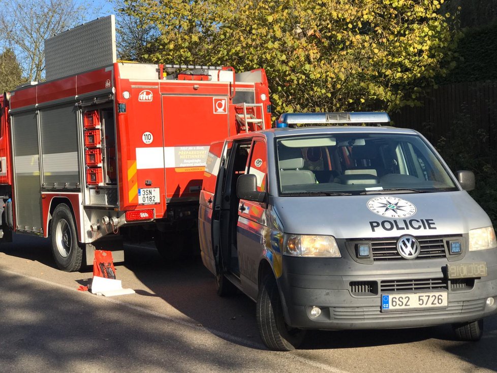 U Městečka na Benešovsku havarovala sanitka převážející pacienta.