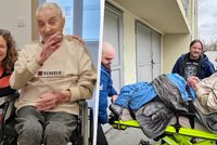 Dojemné kulatiny pana Karla (80): V jeho bývalém domově ho překvapila dcera až z Austrálie, došlo i na vaječňák!