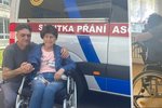 Díky sanitce přání se vězeň Michal shledal s umírající maminkou