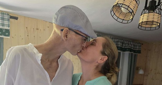 Obrovská láska Josefa a Jitky dojala tisíce sledujících projektu Sanitka splněných snů.