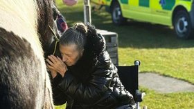 Nemocná Hana ztratila zrak, k milovaným koním ji vzala Sanitka splněných snů.