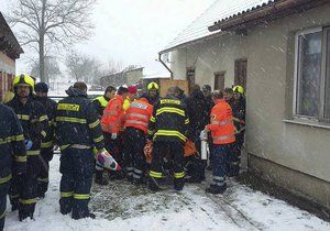 Na Benešovsku záchranáři převáželi 320kilového pacienta. Bohužel zemřel.