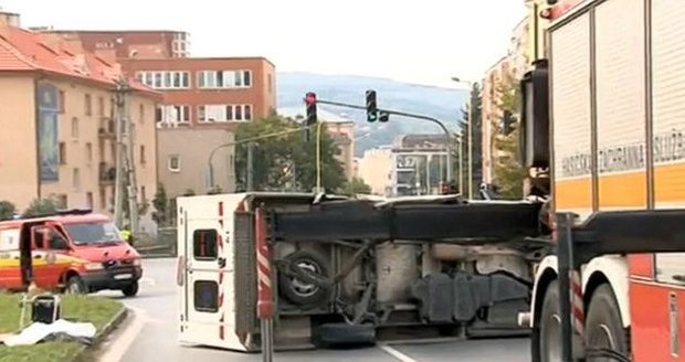 V Prešově se střetlo osobní auto se sanitkou, která převážela dítě.