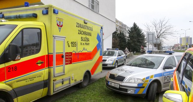 Krvavý útok na cizince v Praze: Pachatel muže pobodal a zmizel