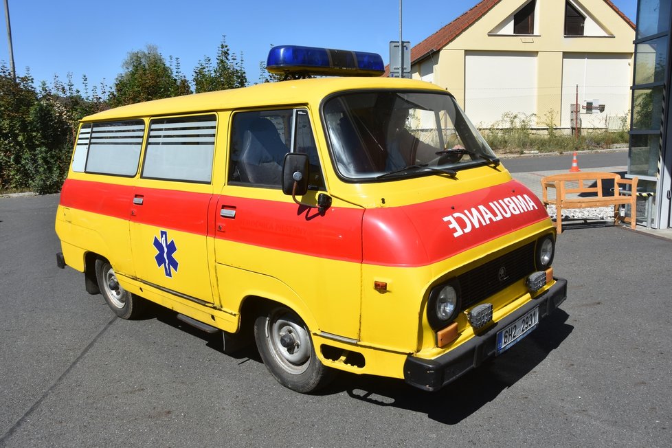 Sanitka Škoda 1203.