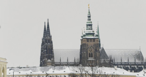 Pražané v úterý 9. února vyrazili na Petřín užít si sněhu. Málokdo přitom ví, že v některých místech nejen Petřína, ale i celé Prahy, se lyžovat či sáňkovat nesmí. 
