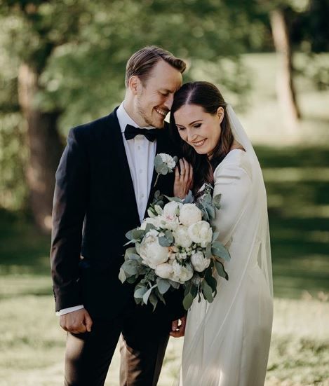Finská premiérka Sanna Marinová se vdala. Vzala si otce své dcery (2. 8. 2020).
