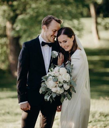 Finská premiérka Sanna Marinová se vdala. Vzala si otce své dcery (2.8.2020)