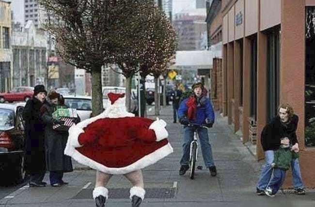 Santa Claus se obnažoval před studenty.