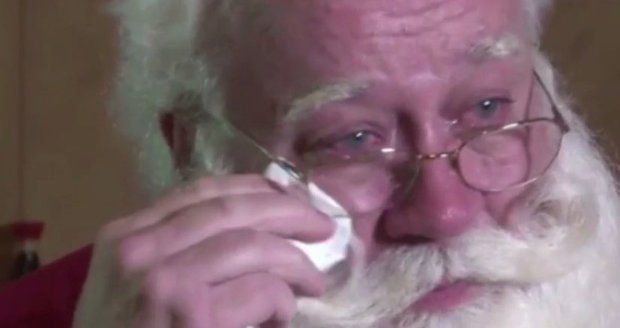 Santa přišel navštívit těžce nemocného chlapce (†5). Ten mu zemřel v náručí