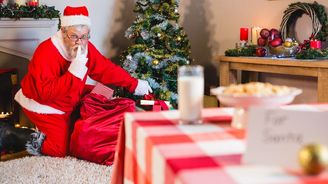 Santa Claus bude při každém doručení dárku poklekávat na podporu BLM. Hrozí, že tak nestihne všechny doručit