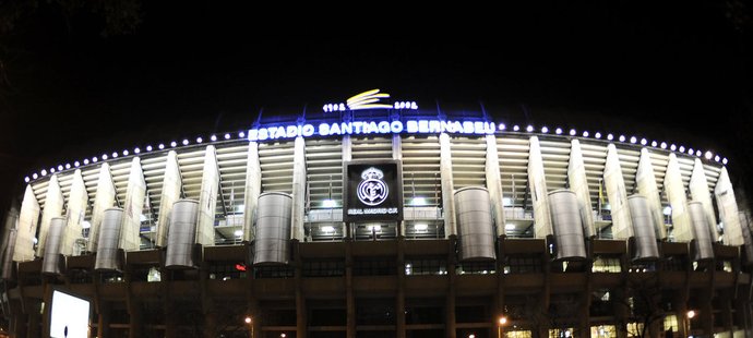 Stadion Realu Madrid Santago Bernabéu při pohledu zvenku