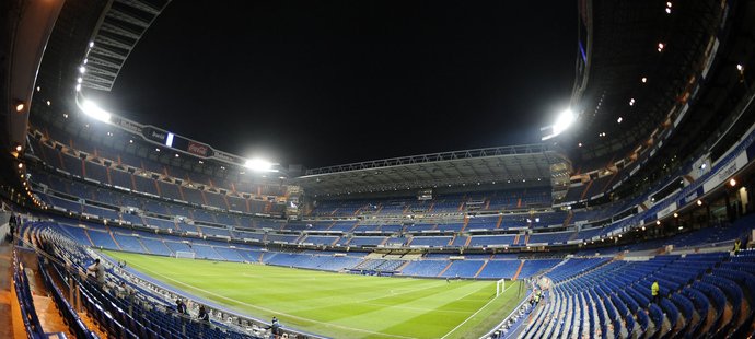 Stadion Realu Madrid Santiago Bernabéu za umělého osvětlení