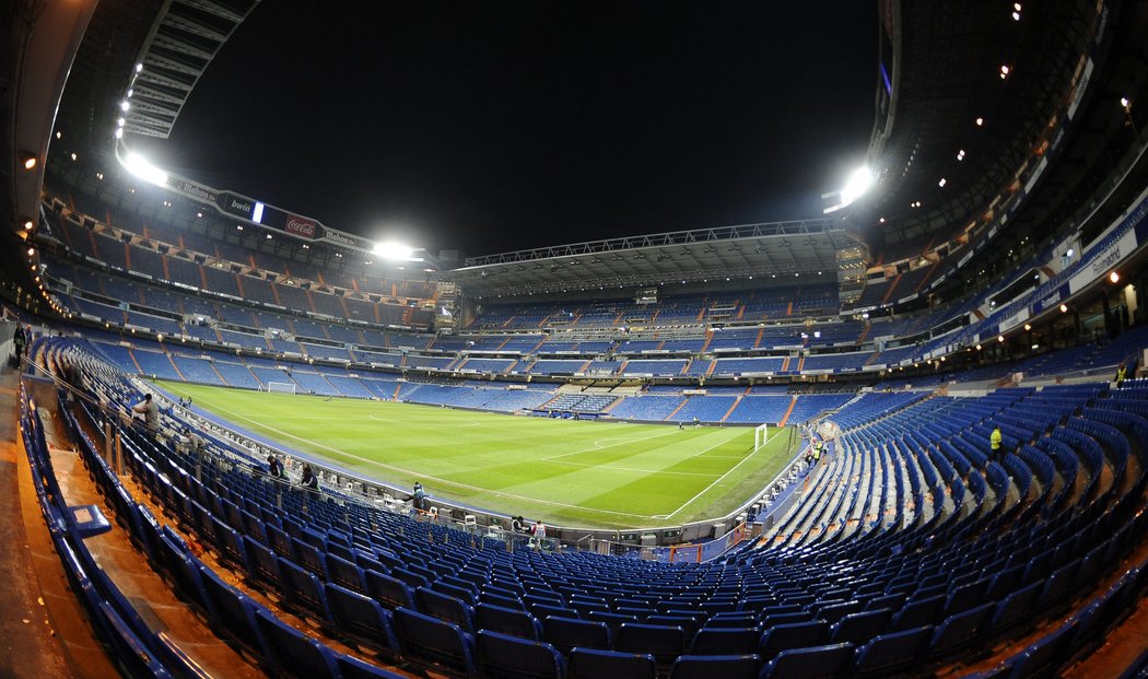 Stadion Realu Madrid Santiago Bernabéu za umělého osvětlení