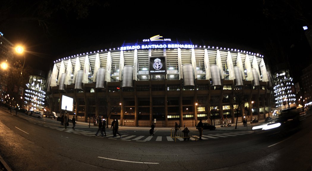 Stadion Realu Madrid Santago Bernabéu při pohledu zvenku