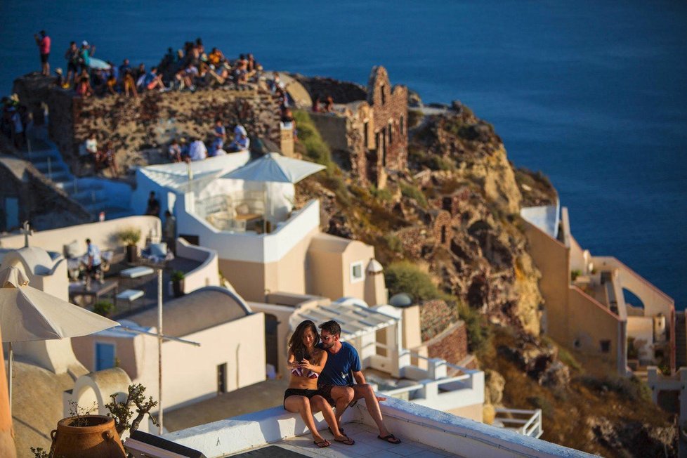 Řecké Santorini je oblíbeným terčem turistů