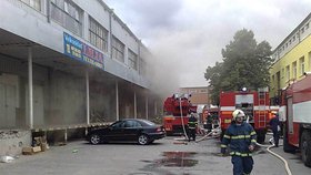 Požár velkoskladu SAPA v Praze - Písnici