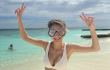 Sara Sandeva víří vody Instagramu: Sexy vzpomínky na teplo a moře