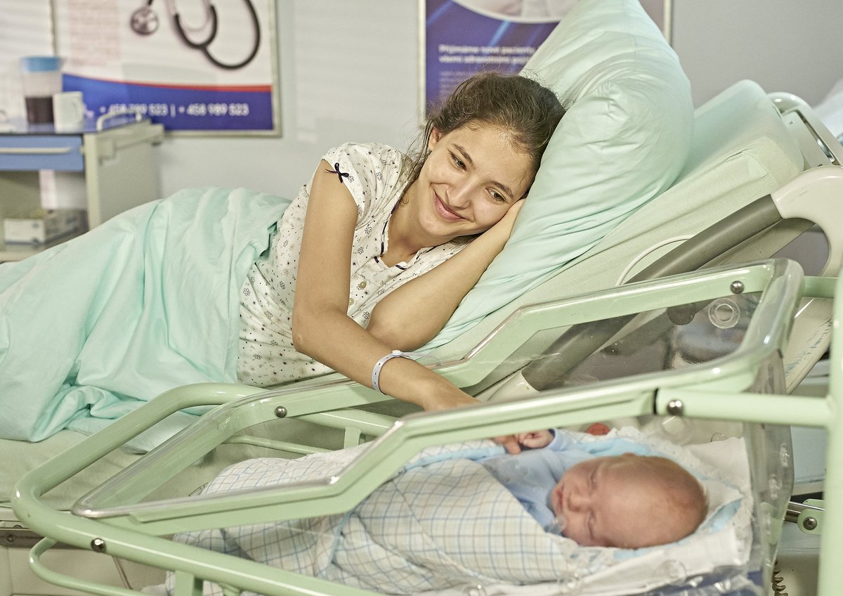 Seriálová Skyler ve včerejším díle Ulice přivedla na svět první miminko.