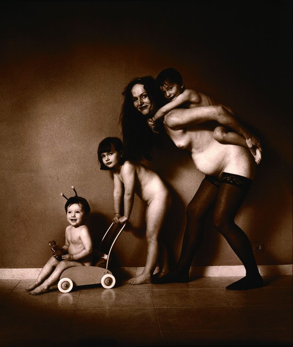 Těhotná Sára Saudková se svými dětmi