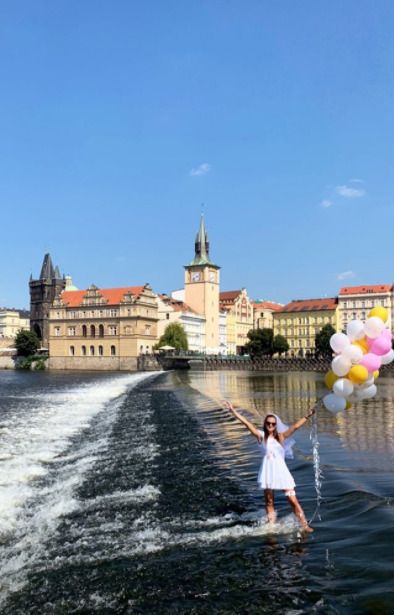 Sára se vydala doprostřed jezu, nehledě na nebezpečí