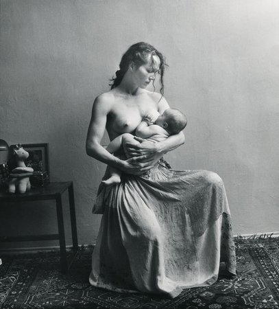 Sára kojící. Sára kojící.