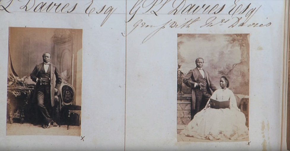 Po uzavření manželství spolu Daviesovi žili v Lagosu, kvůli Sallyiným problémům s dýcháním se však následně odstěhovali na Madeiru, kde zemřela.