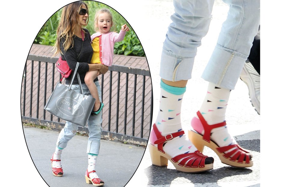 Sarah Jessica Parker nosí ponožky v sandálech na podpatcích!