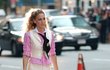 Outfit Sarah Jessicy Parker alias Carrie Bradshaw v Sexu ve městě. Outfit Sarah Jessicy Parker alias Carrie Bradshaw v Sexu ve městě.