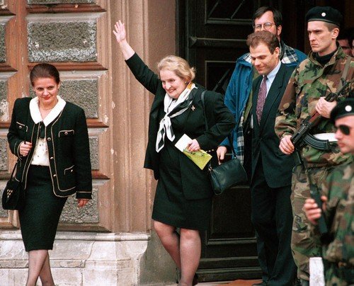 Madeleine Albright v roce 1993 v Sarajevu