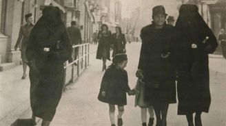 Fotografie dne: Když ještě Muslimky chránily Židovky - Sarajevo, 1941