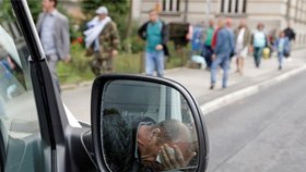 V centru Sarajeva se ve středu střetly policejní zásahové oddíly s několika stovkami protestujících válečných veteránů z někdejších převážně muslimských (dnes bosňáckých) a chorvatských sil v Bosně za války v letech 1992–1995.