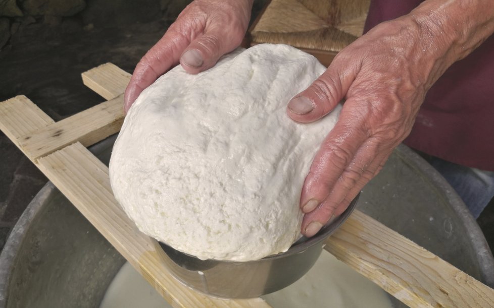 Budete-li mít štěstí, místní vám poodhalí třeba výrobu sýra Mozzarella. S nimi ji můžete zkusit, ale hlavně ochutnat.