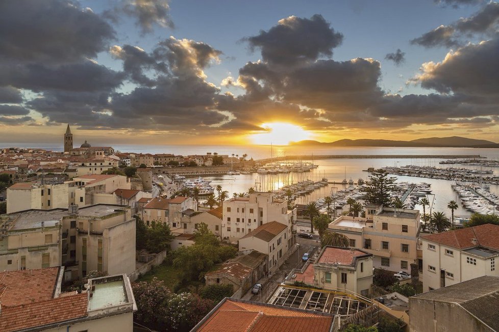 Alghero v provincii Sassari na severozápadě Sardinie.