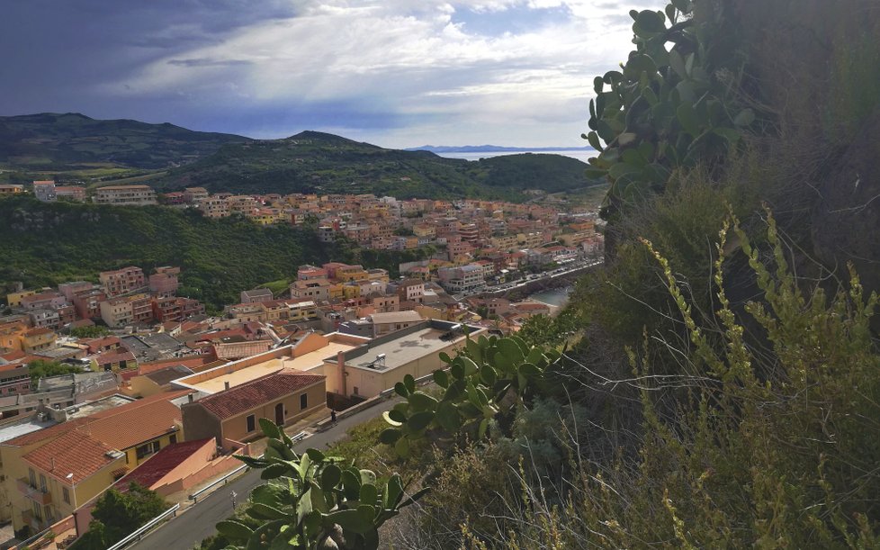 Alghero v provincii Sassari na severozápadě Sardinie.