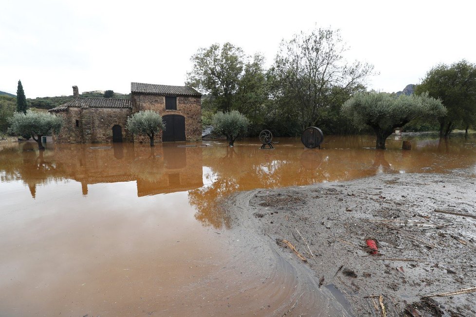 Záplavy zasáhly francouzské Azurové pobřeží.