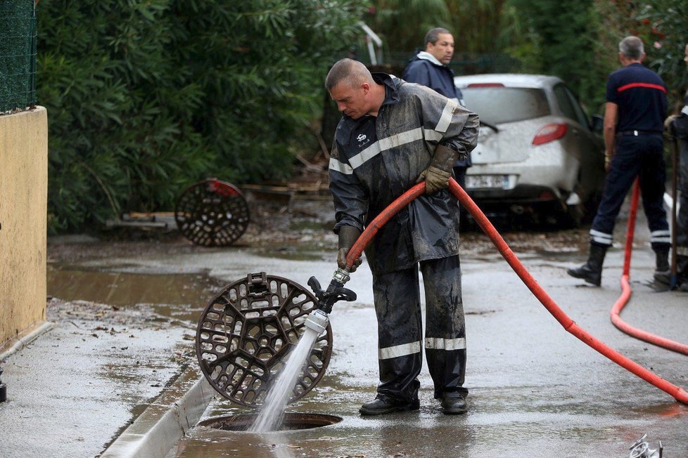 Záplavy zasáhly francouzské Azurové pobřeží.