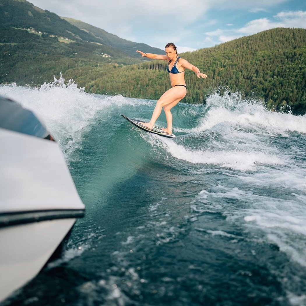 Volné chvíle Šárka tráví na wakesurfu