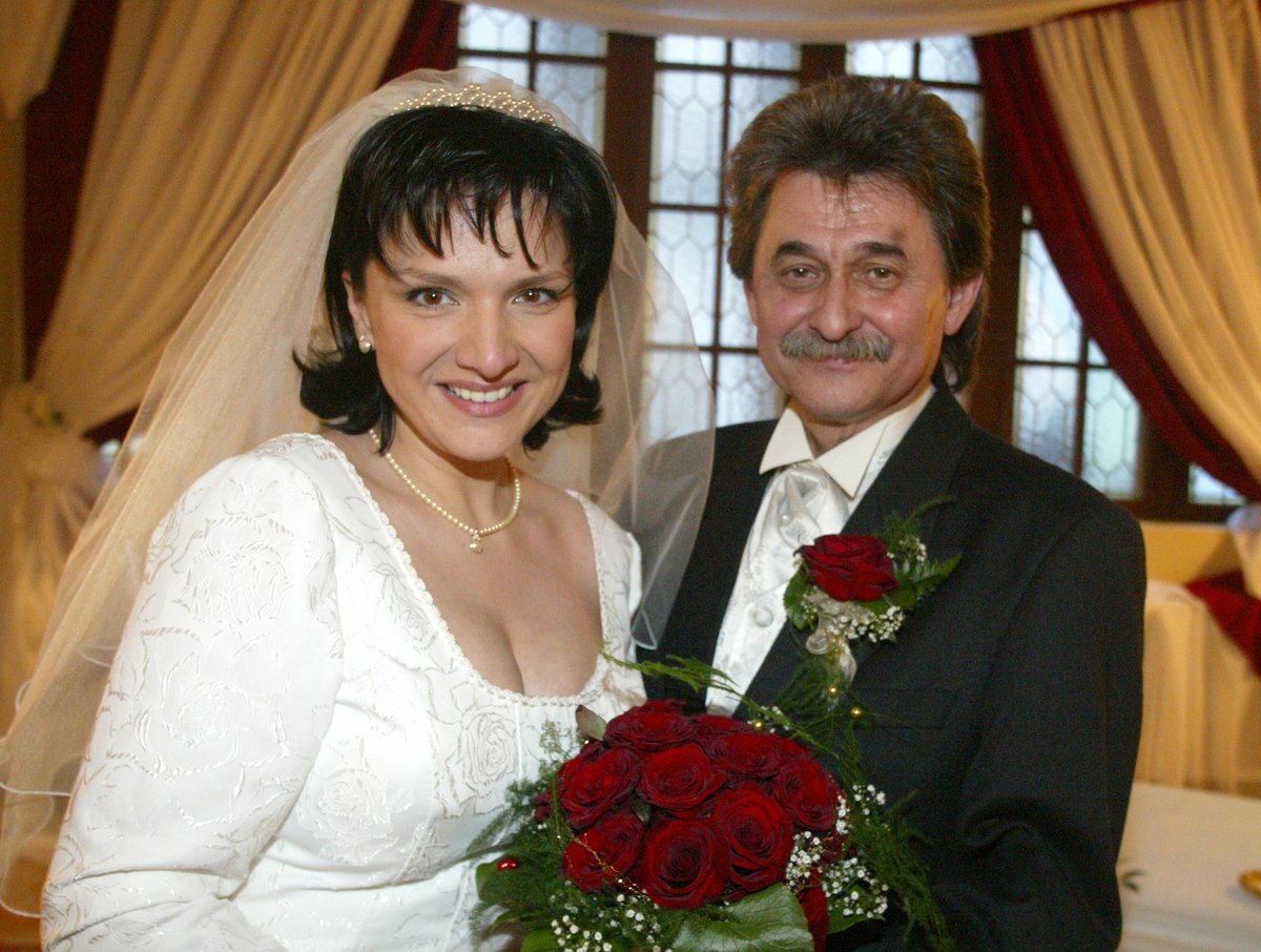 2002 Zpěvačka Šárka Rezková a kapelník Country Beatu Jiří Brabec se brali 14. prosince.