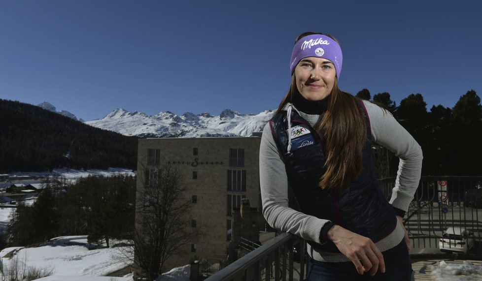 Šárka Strachová, dříve Záhrobská, bojovala s nádorem v hlavě. Po nemoci se ale vrátila na zasněžené svahy. Závodí v alpském lyžování, především ve slalomu.