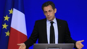 Nicolas Sarkozy informuje o výsledku summitu, který měl za cíl zachránit Eurozónu