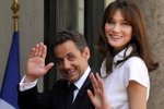 Udržet krok se sexy Carlou dává Sarkozymu pěkně zabrat