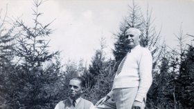 Jan Mikolášek  na rekreaci v  Tatrách v 50. letech. Mikolášek byl podezříván z homosexuality, ale nikdy ji nepřiznal.