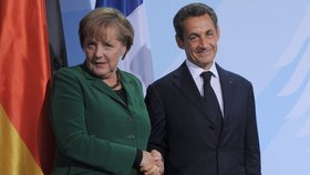 Nicolas Sarkozy a Angela Merkel - dva státníci, kteří chtějí spasti eurozónu